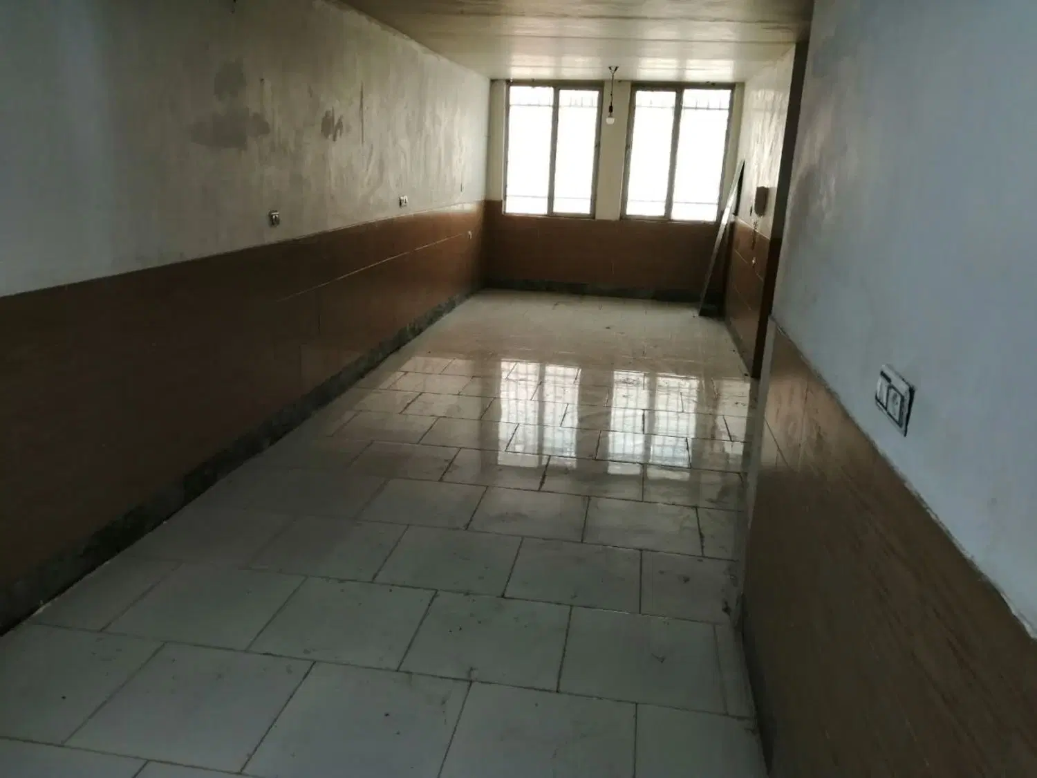 فروش خانه همکف 55 متری حصارک پایین طالقانی پایین