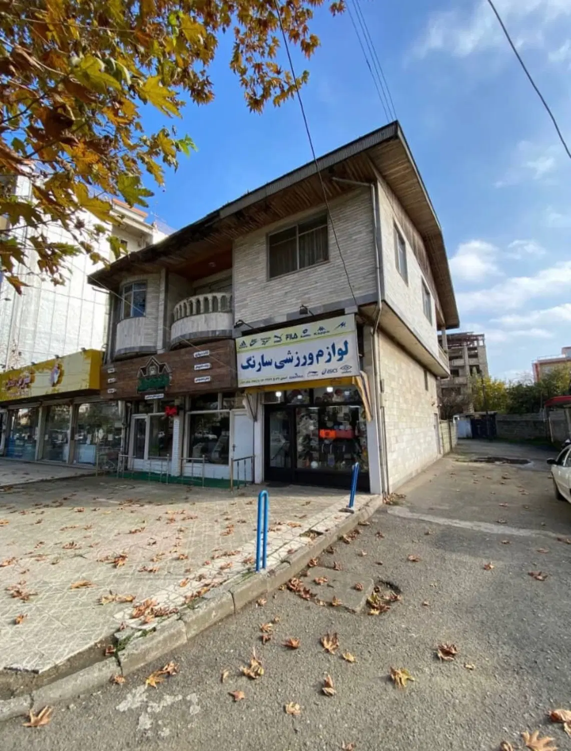 فروش یک ساختمان تجاری و مسکونی ، کنار خیابان اصلی