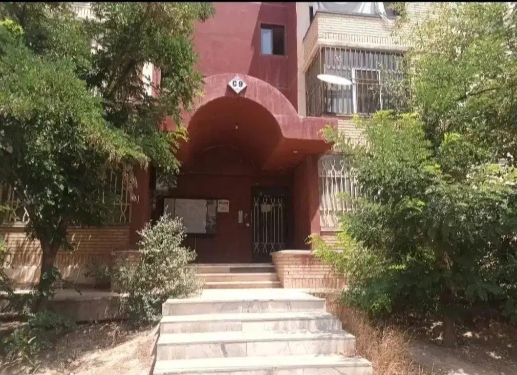 ۵۷ متری رو به آفتاب هزار واحدی