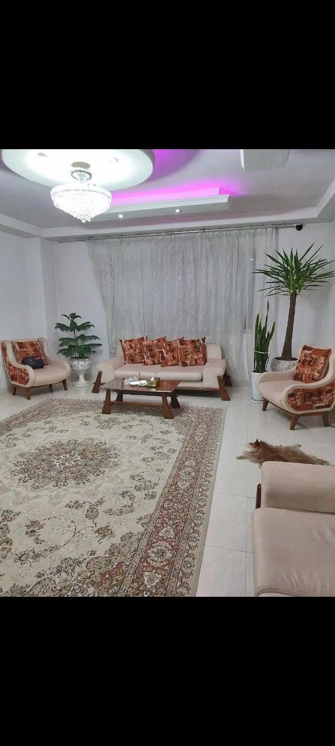 آپارتمان شرقی ها (فوری فروشی)