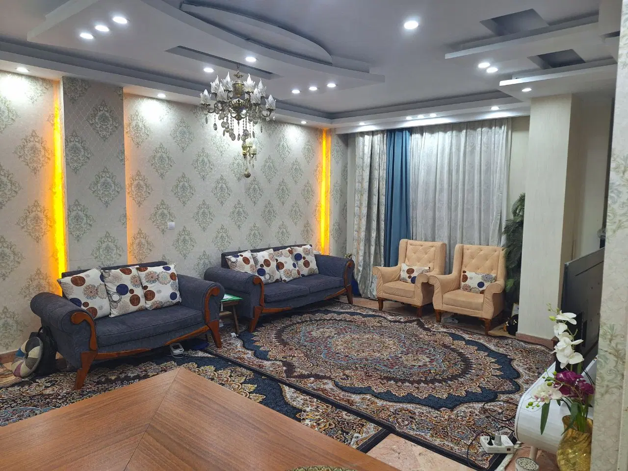 ۶۸ متر_اپارتمان _فردوس شرق_پارکینگ سندی