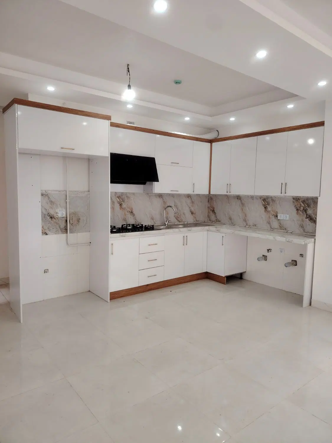 تک خواب سند دار بر اصلی رشتیان پارکینگ اختصاصی