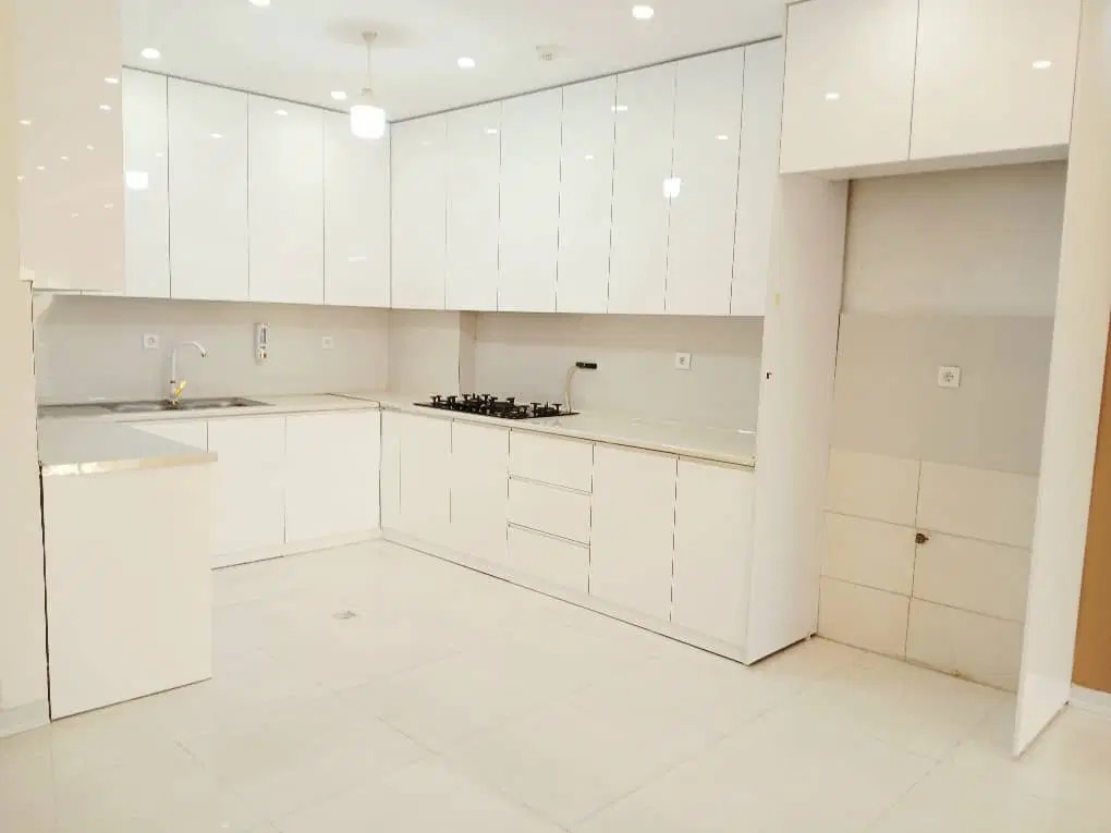 ۱۴۰متر _ ۳خواب_  تاپ لوکیشن منطقه_ غرق نور