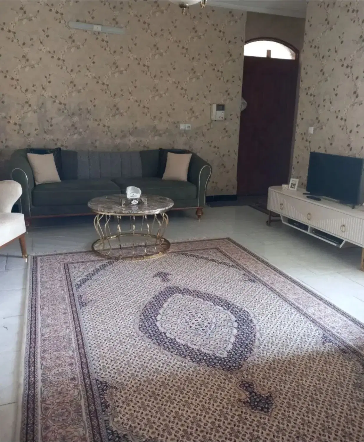 هم خانه خانم