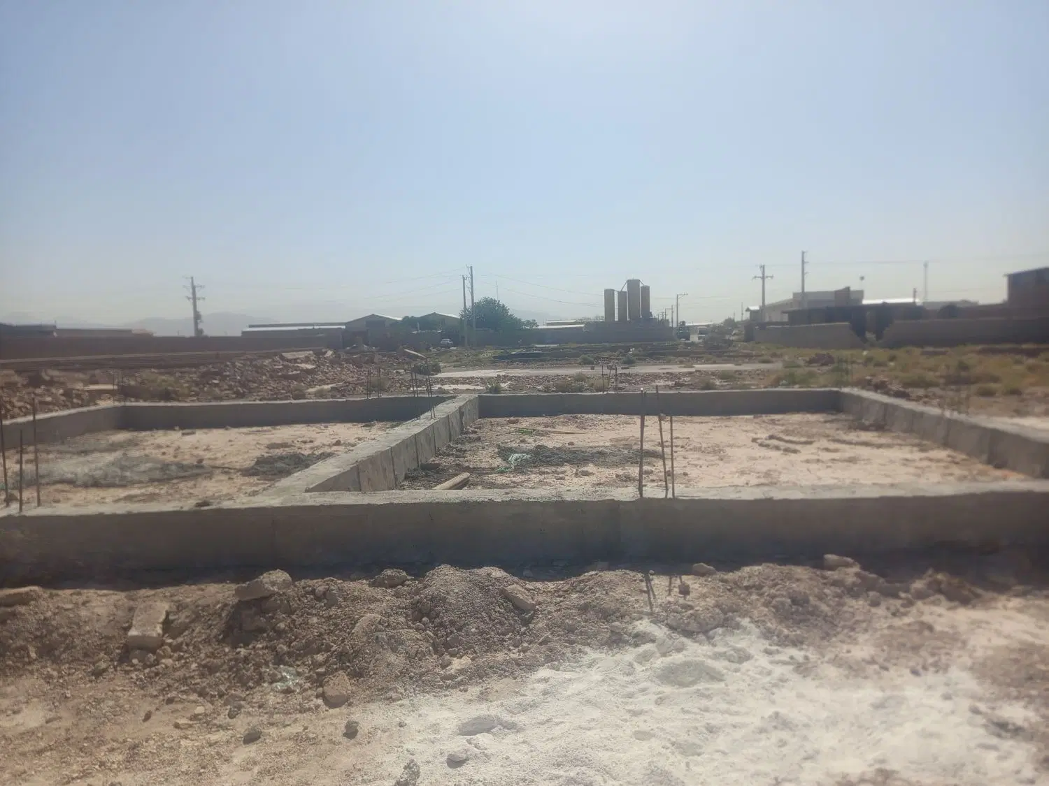 زمین شرف اباد داخل محدوده