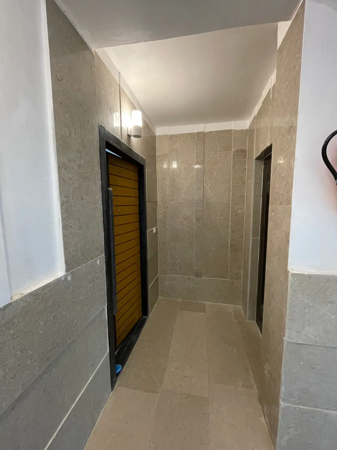 فروش یک دستگاه آپارتمان ۳ خواب با نقشه و نور عالی