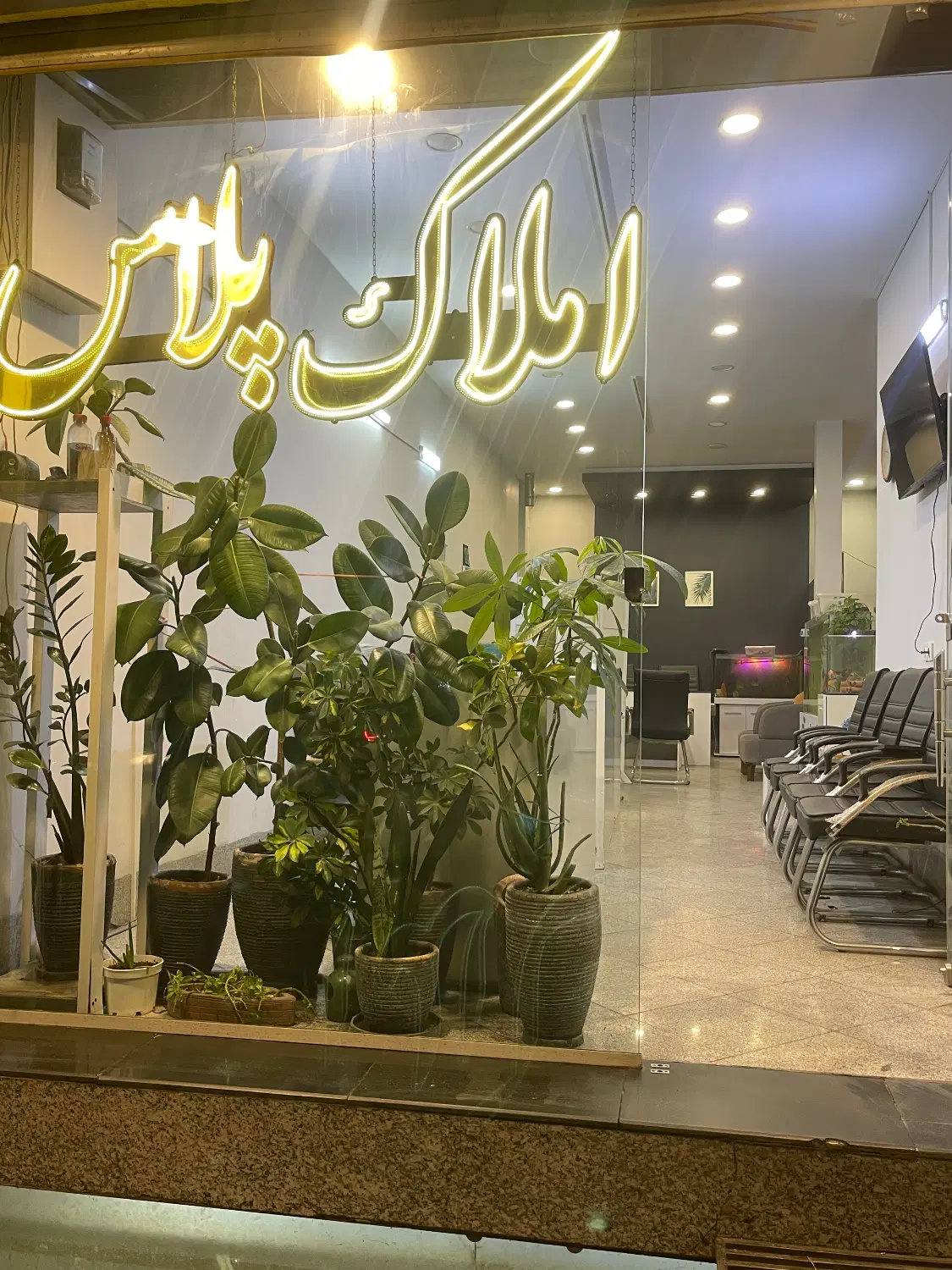 تکاوران ۱۲۰متر ۲خ طبقه ۱ بازسازی شده قدراسهم دار