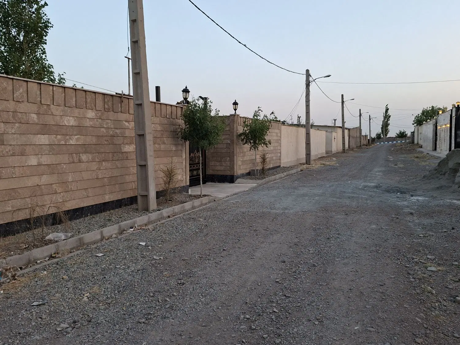 زمین مسکونی چهاردیواری مناسب ویلایی