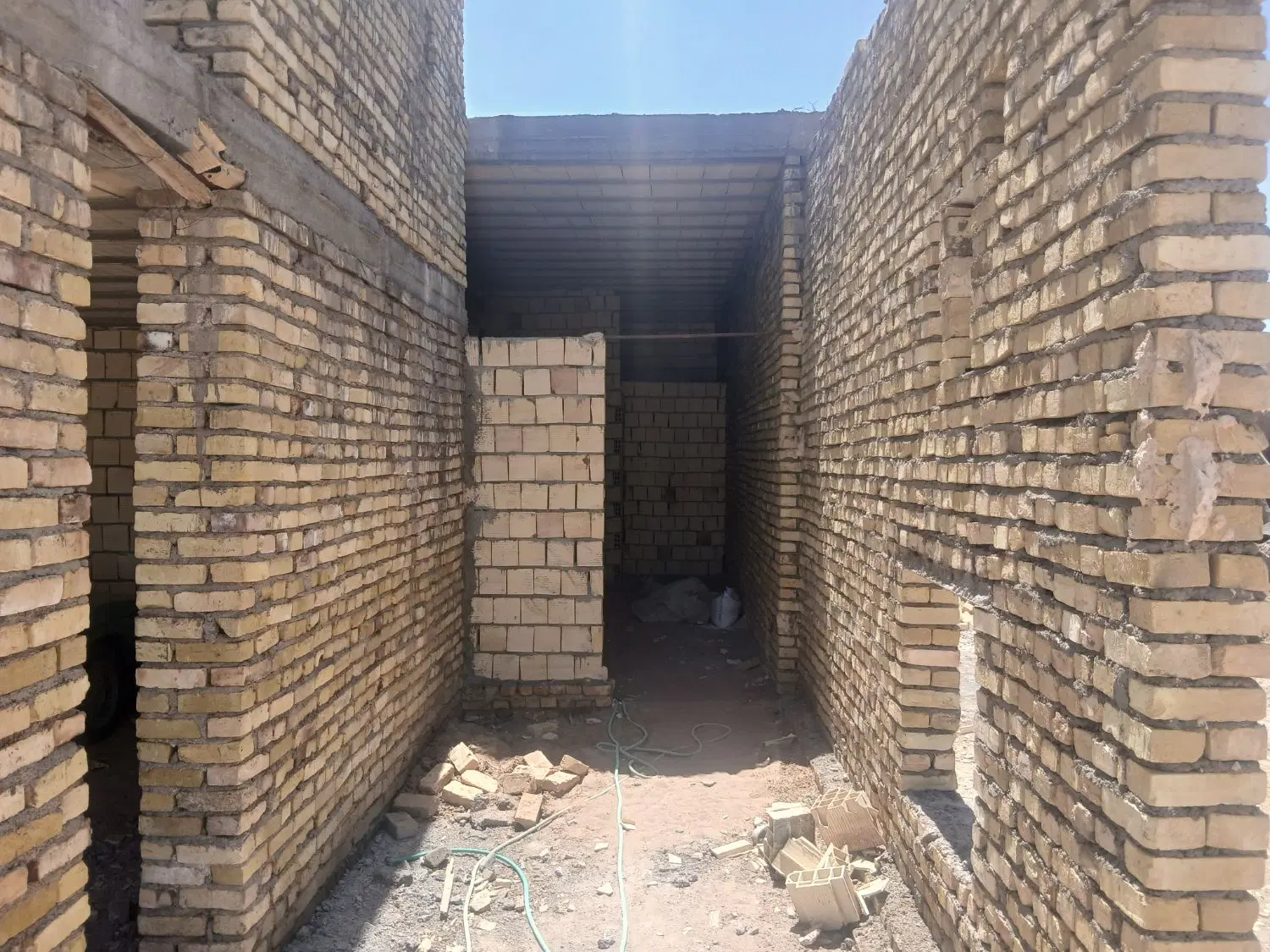 خانه نیمه ساز دهنو