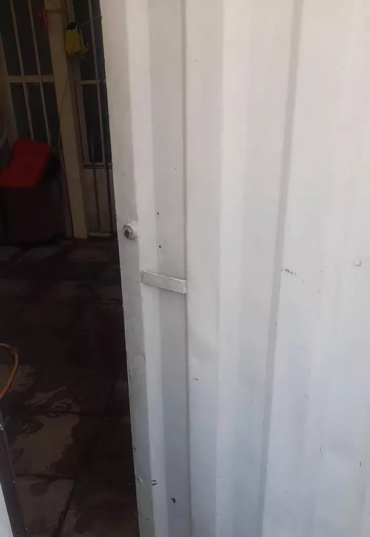یک خانه ویلایی در دوطبقه
