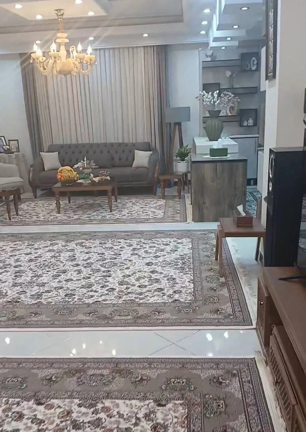 ۱۰۵ متر_تک واحدی_طبقه ۵_بسیار خوش نقش.