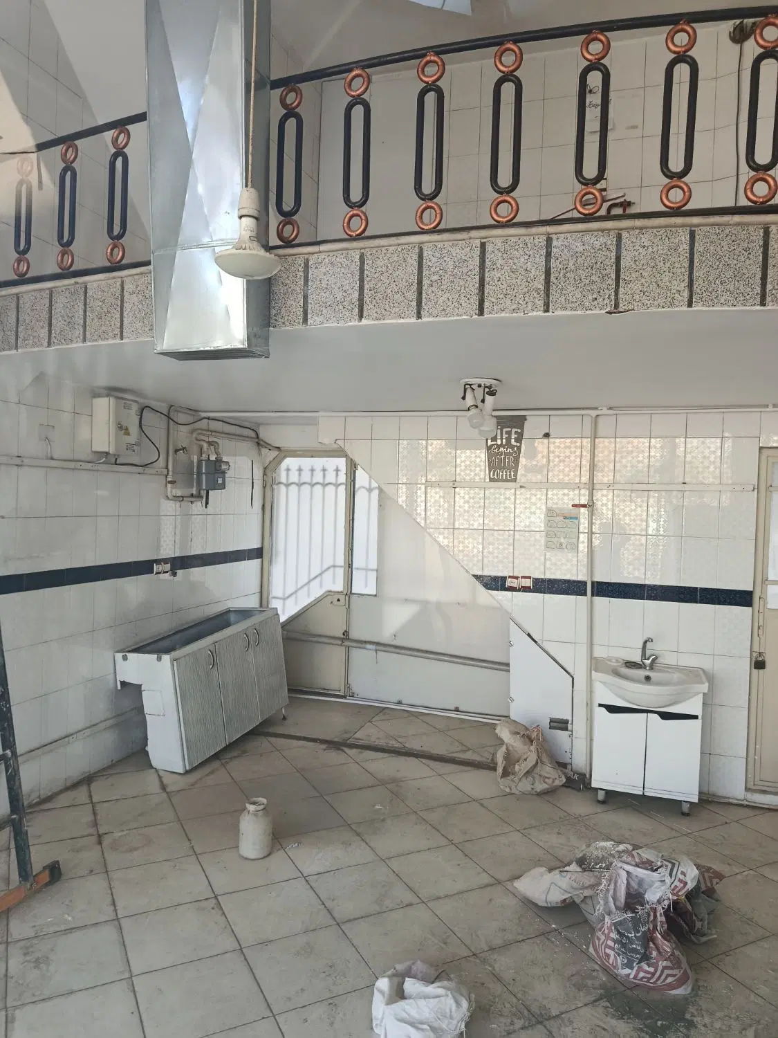 ملک تجاری حاشیه بلوار دانشگاه