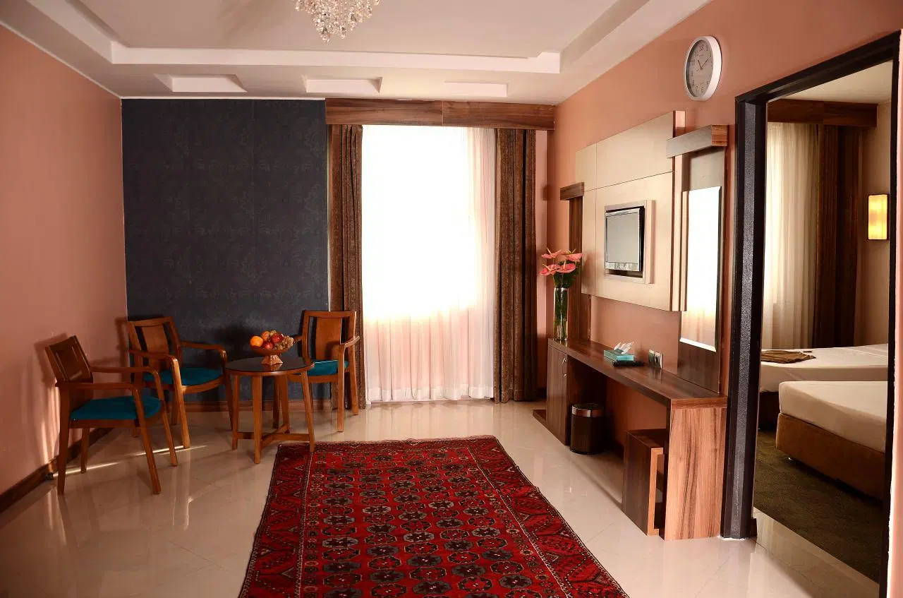 سوئیت یک خواب حاشیه معلم