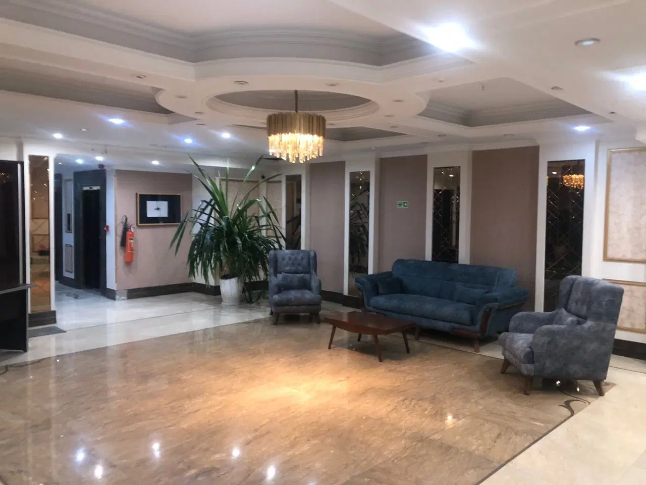 ۳ خواب فول  امکانات ( دو پارکینگ )