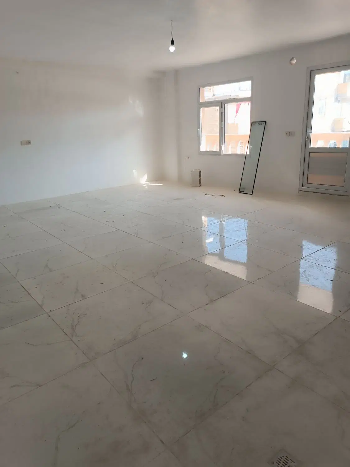 اپارتمان ۱۲۵ متری_طبق ۲_دلالی