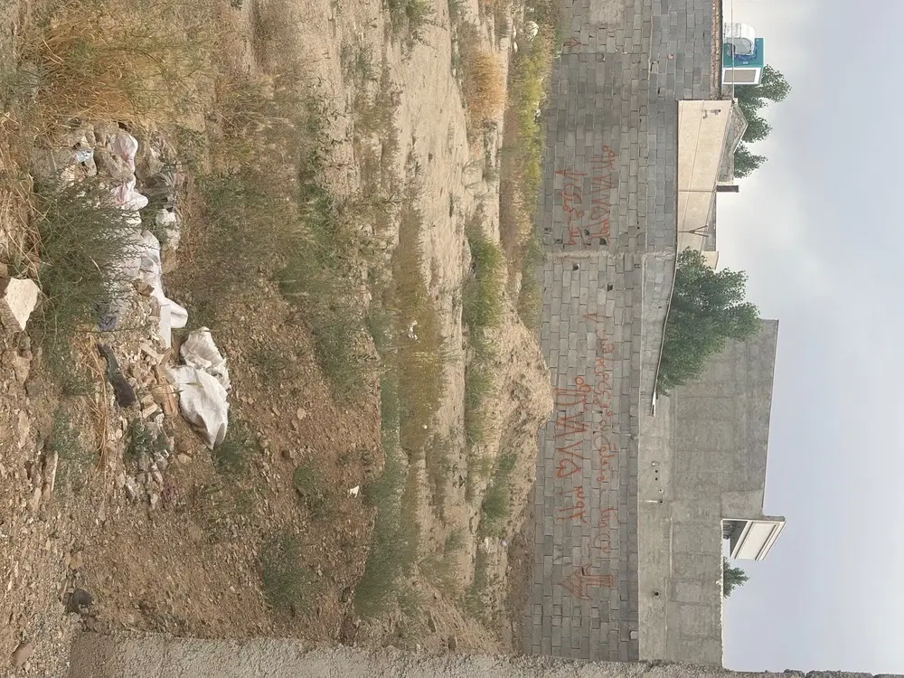 زمین ۳۰۰ متری داخل شهرک چهارباغ ملک اباد