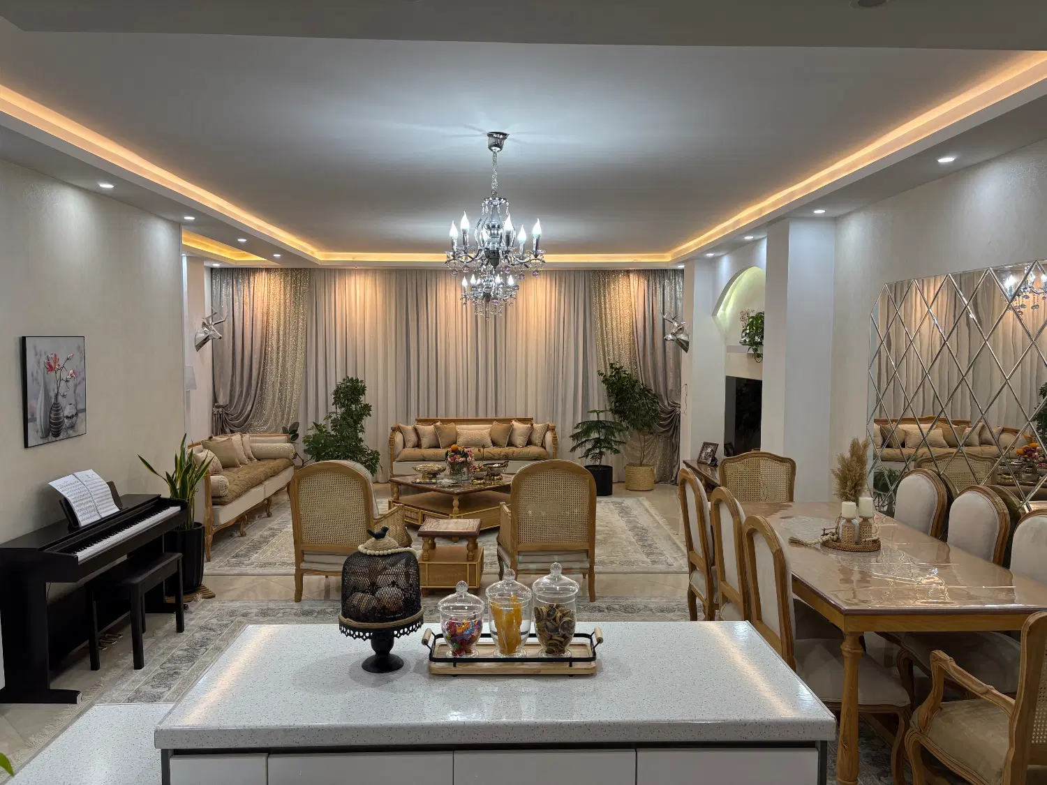 آپارتمان ۱۱۴ متری و ۴۰ متر حیاط