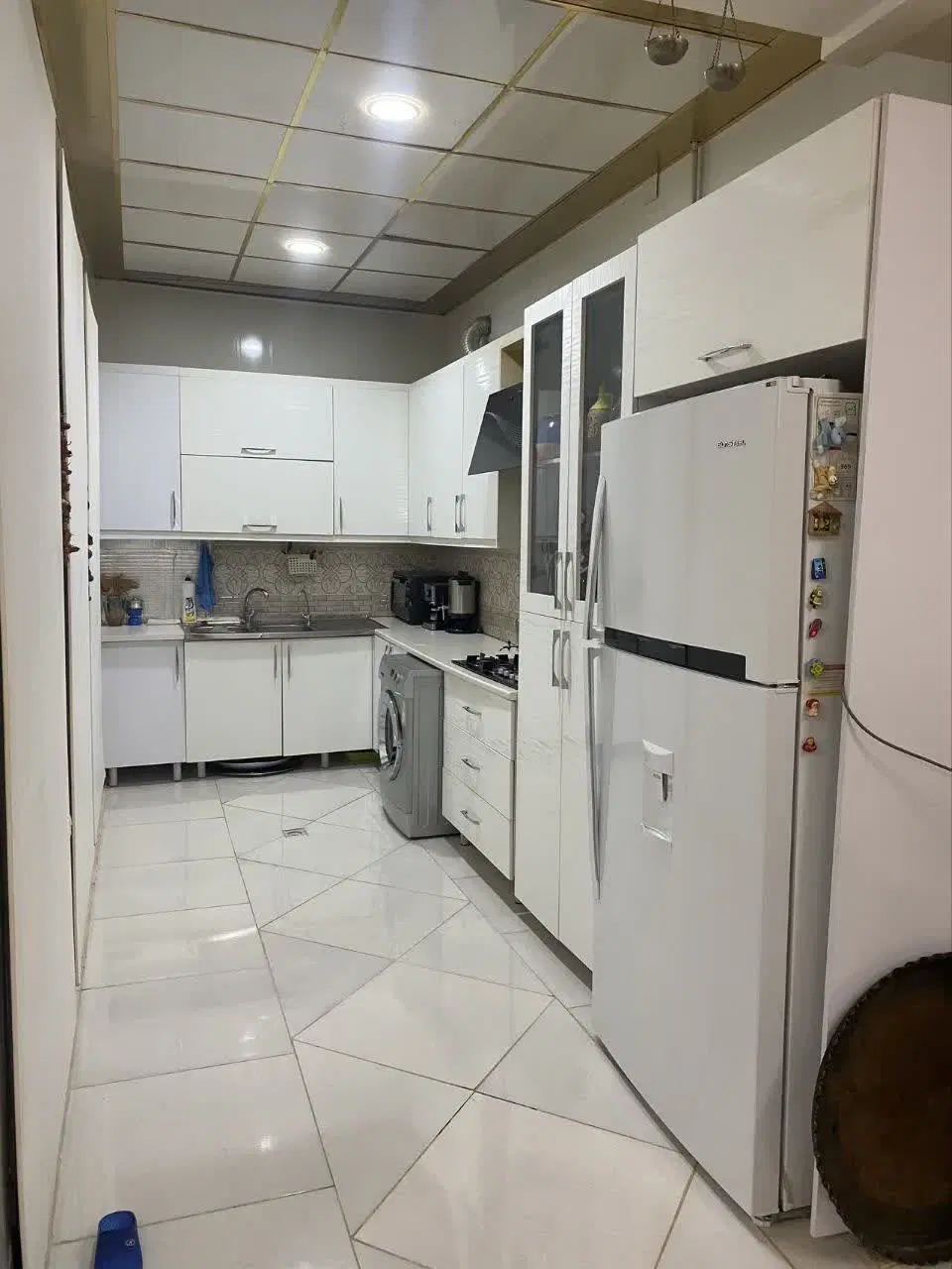 زیرزمین گلخانه ای پر نور