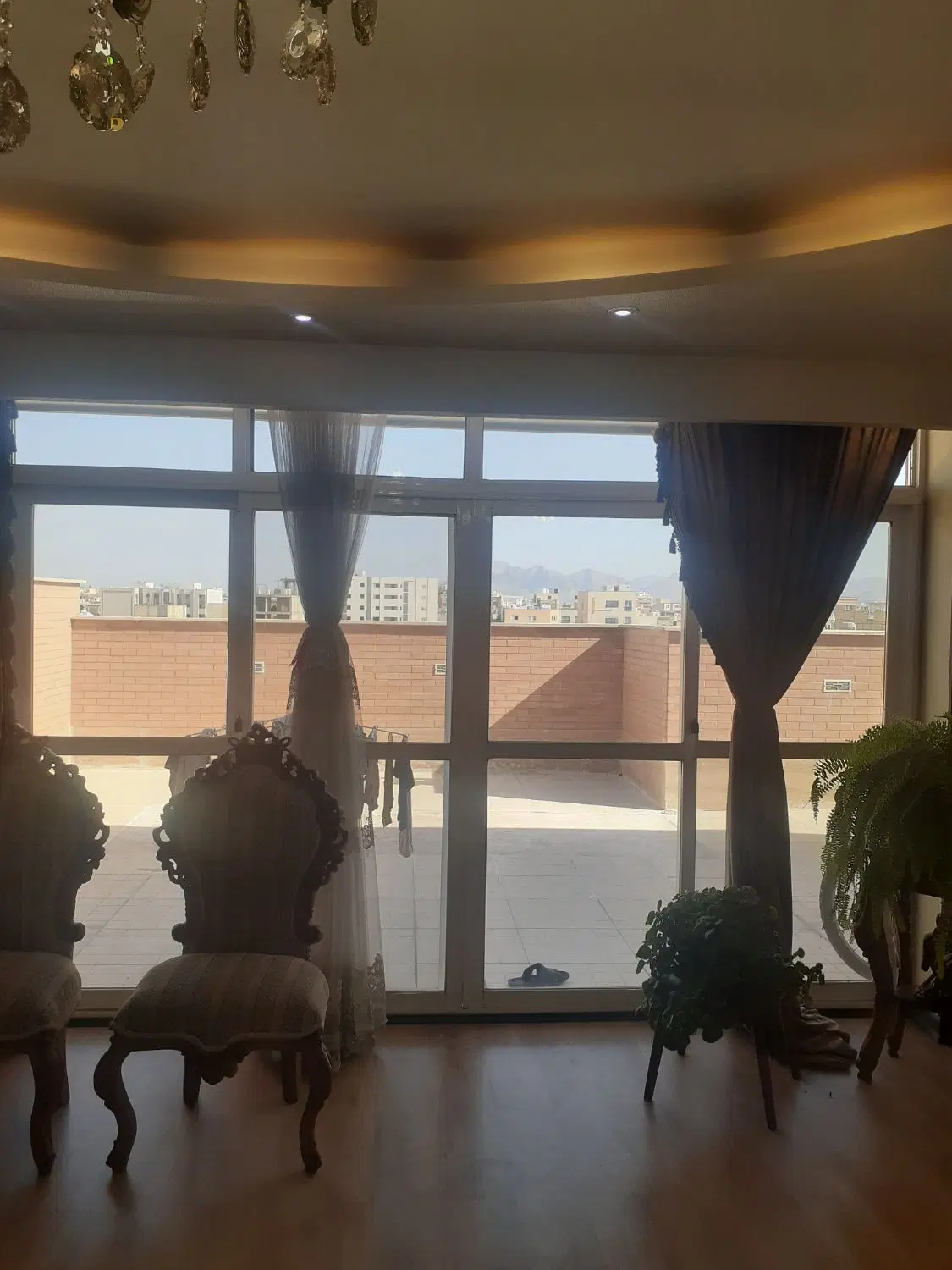 ۲۱۵ متر سه خواب ۴۰ متر بهار خواب