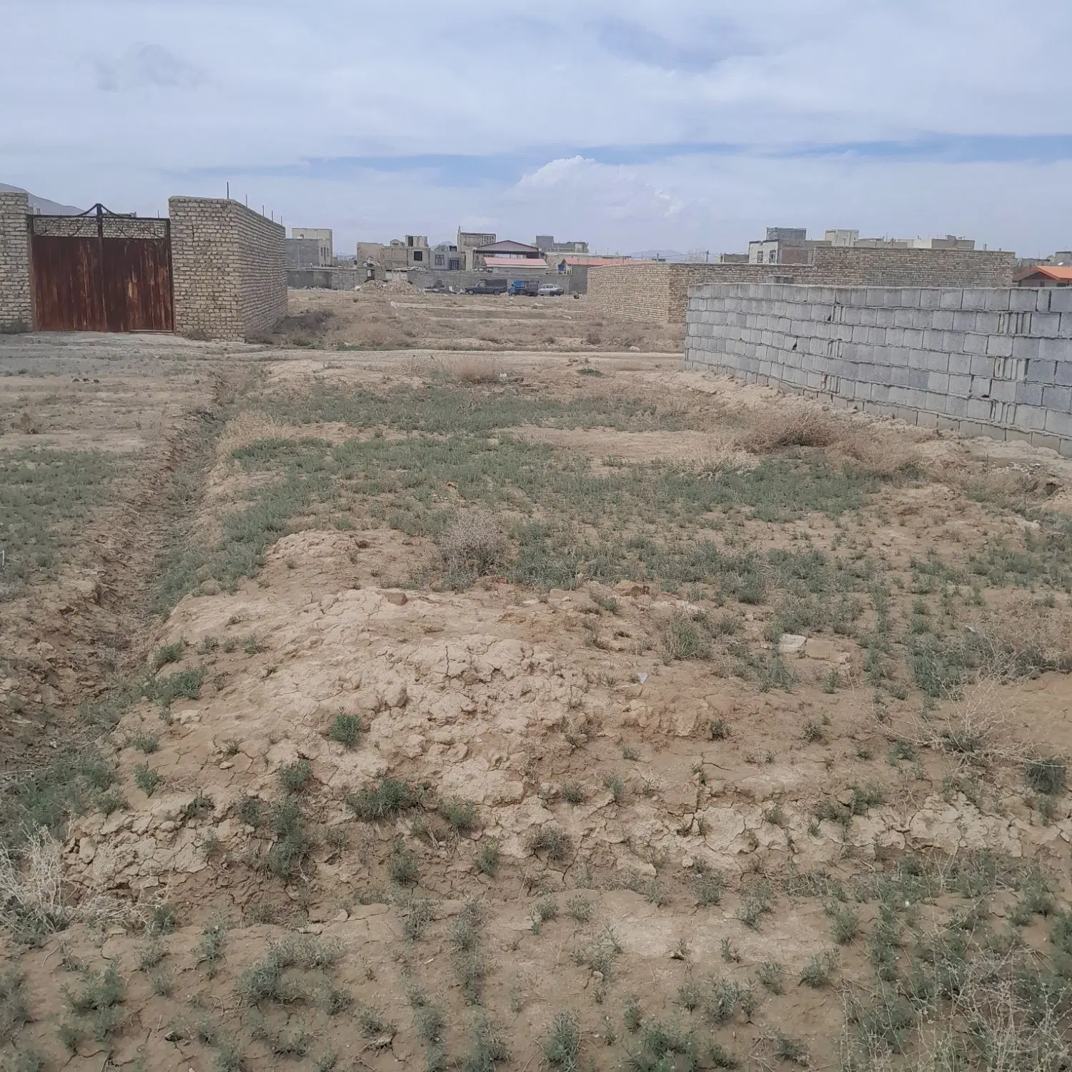 زمین حاجی آباد