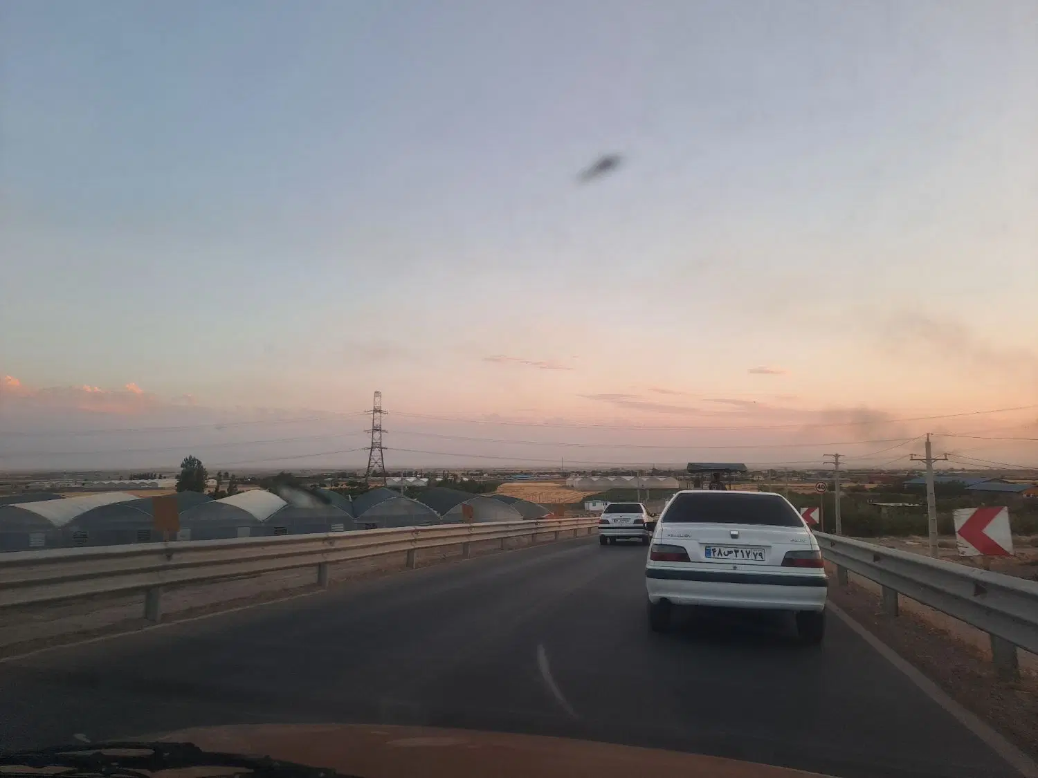 زمین کشاورزی و گلخانه