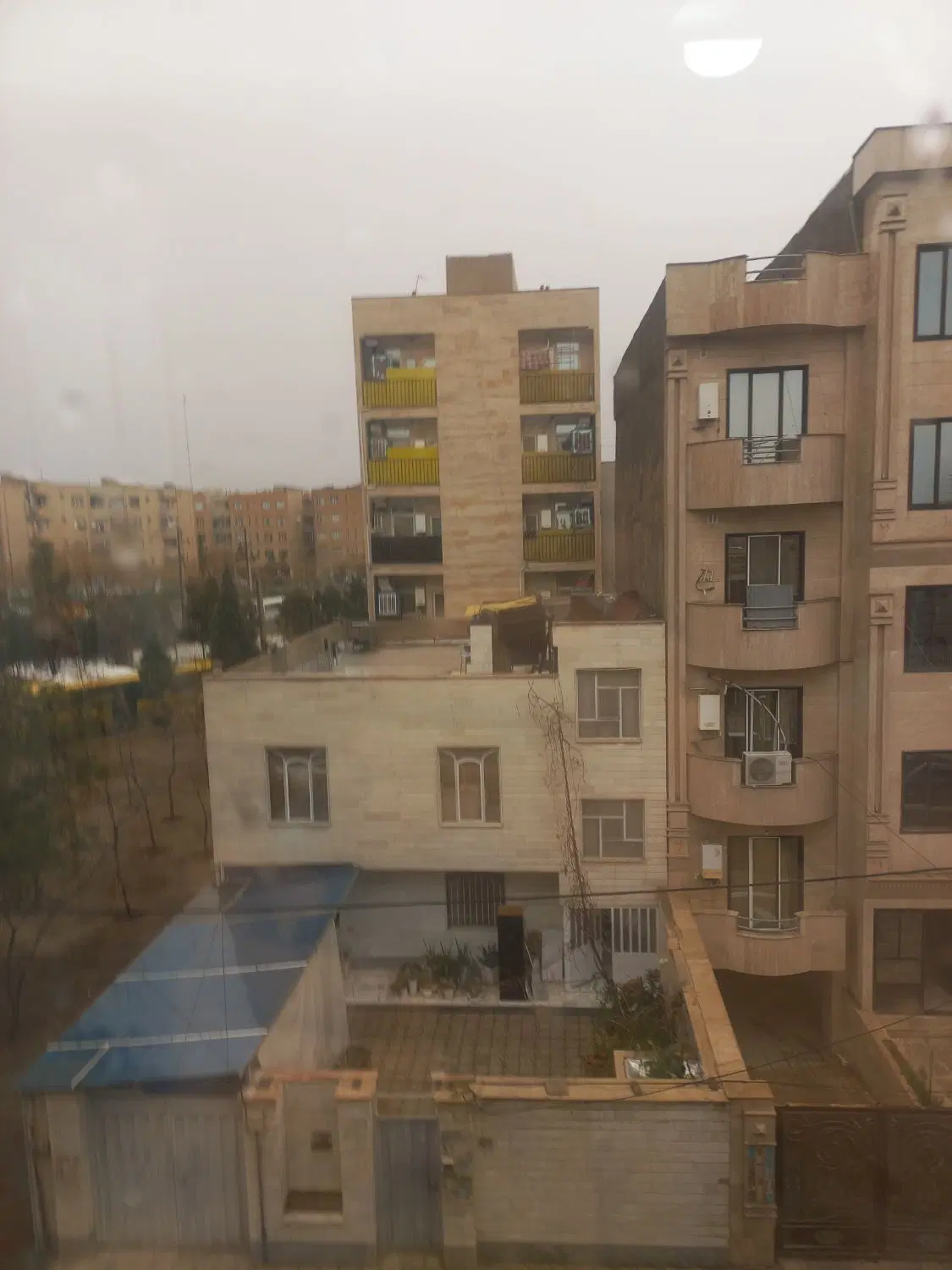 ۱۰۰۰ متر زمین