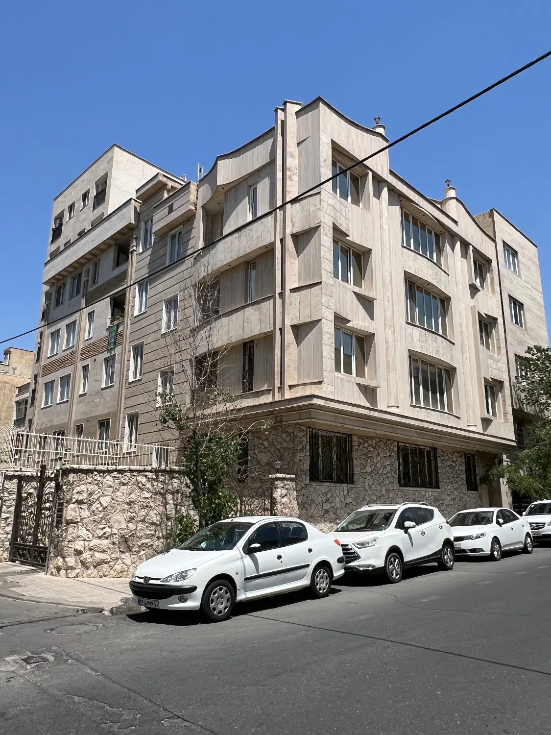 ۸۵ متر میدان ۱۵ دو نبش غرق نور