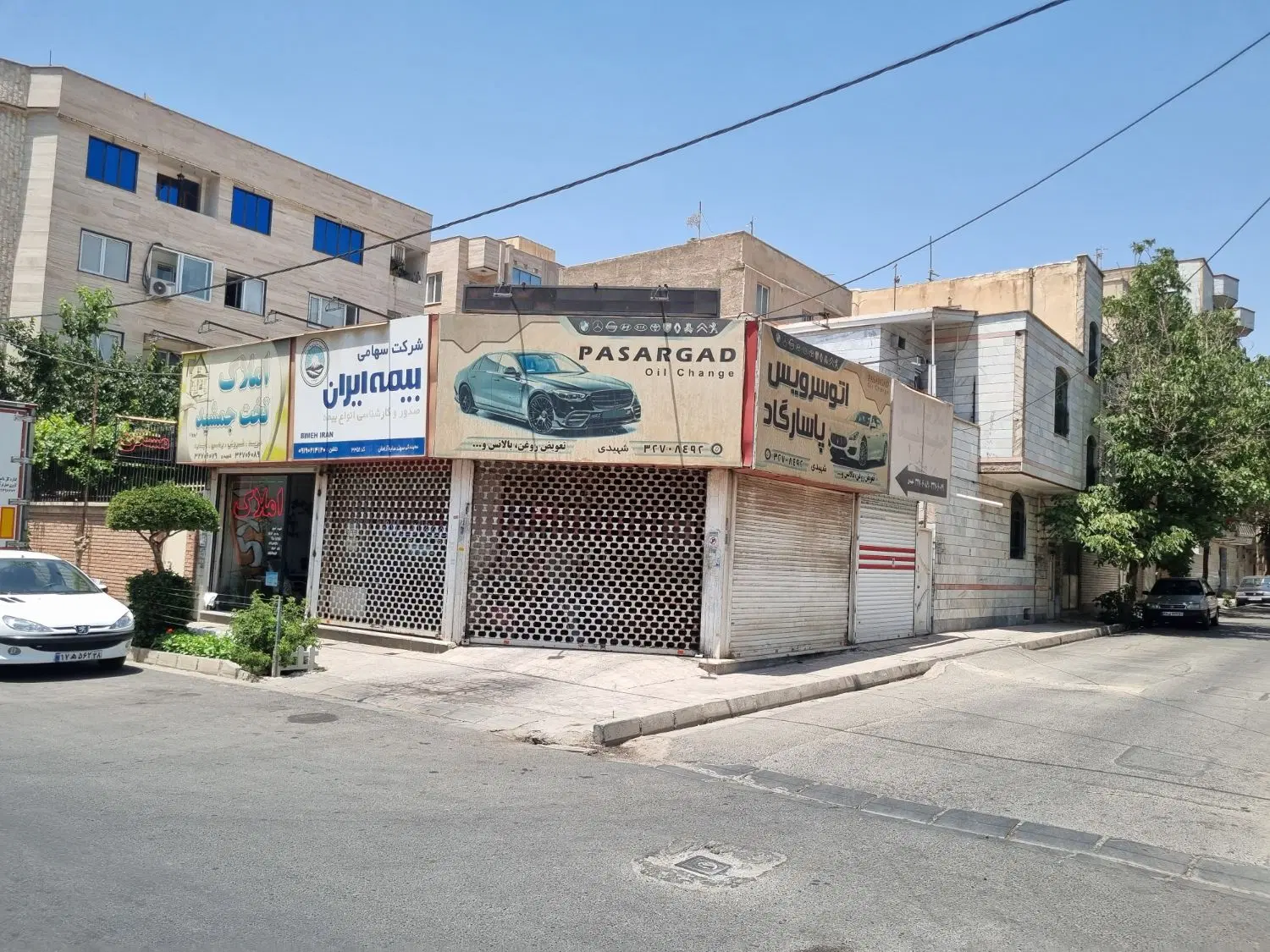 فروش ویلایی و 3 بابت مغازه