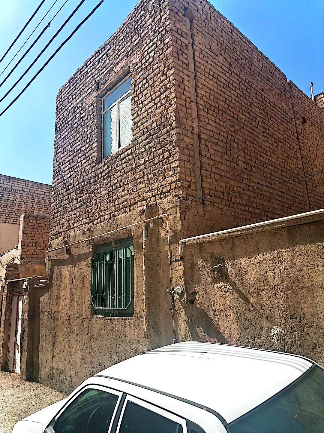 ساختمان دوطبقه داخل کوچه ۳ متری زندآباد