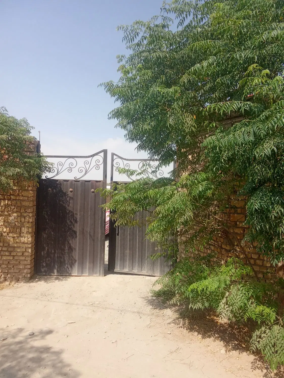 فروش خانه باغ باغ ویلا ۲۰۰۰ متری
