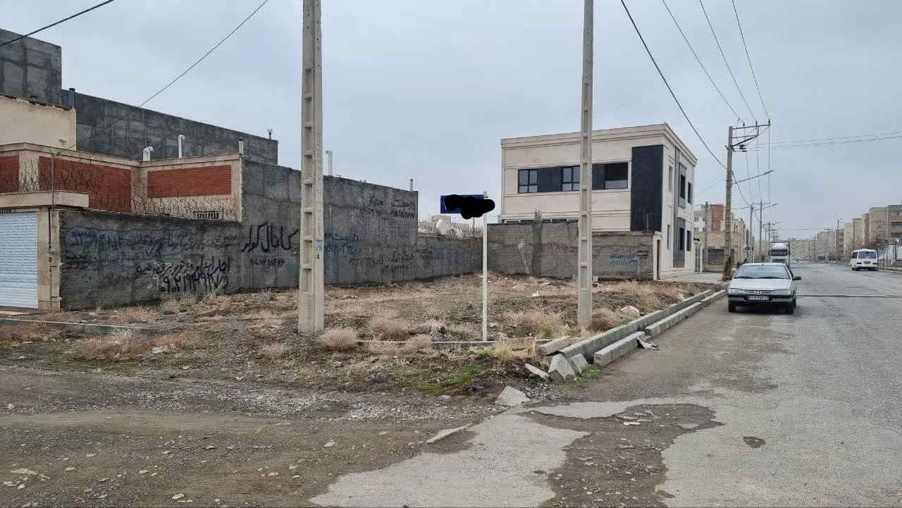 ملک دو نبش موقعیت درجه یک واقع در گلبهار