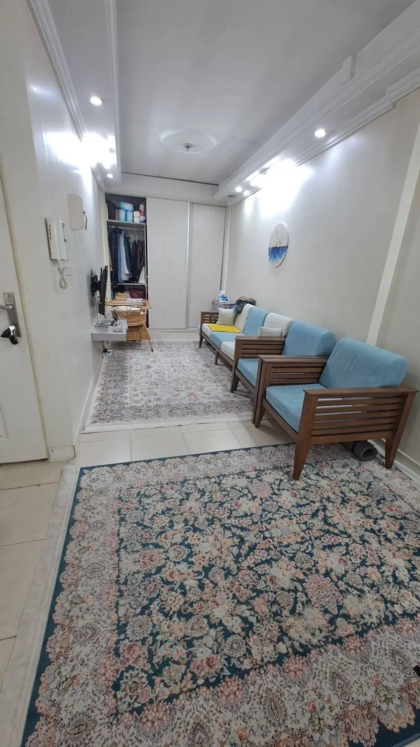 آپارتمان ۴۲ متری خوش نقشه و تمیز