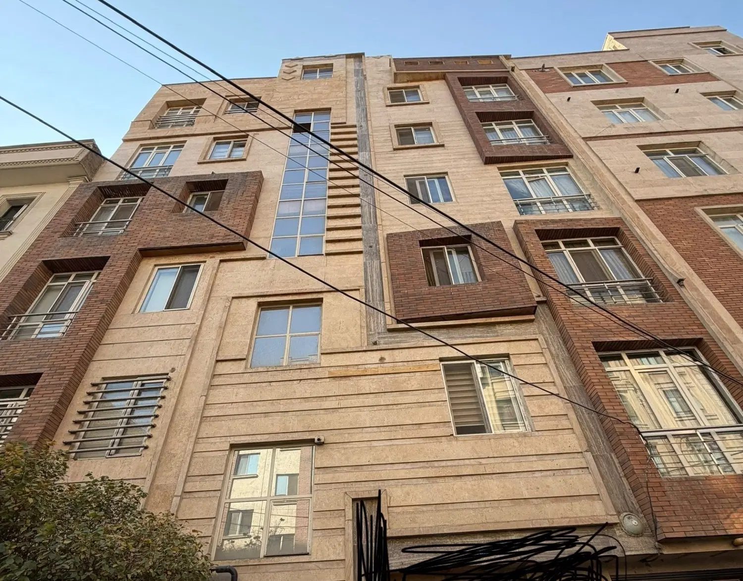 فروش اپارتمان ۹۶ متری دو خوابه سال ساخت ۱۳۹۳
