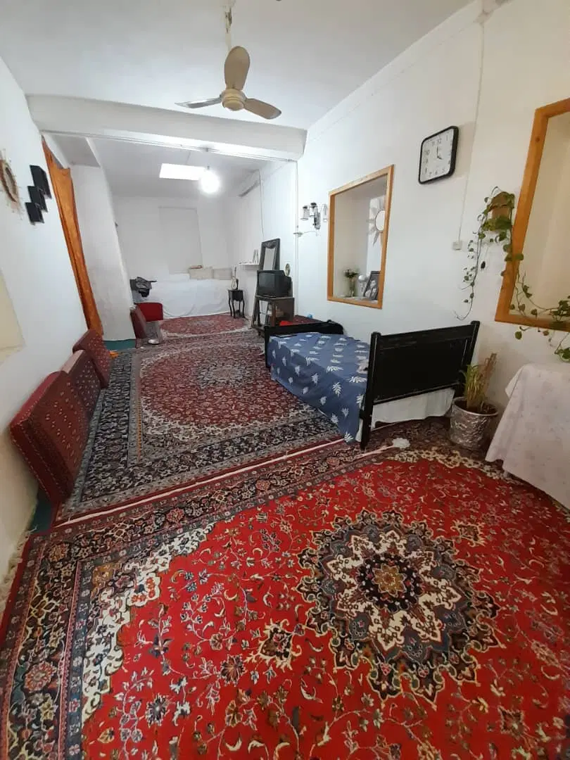 180متر کلنگی  بر خیابان دروازه ری به فروش می‌رسد