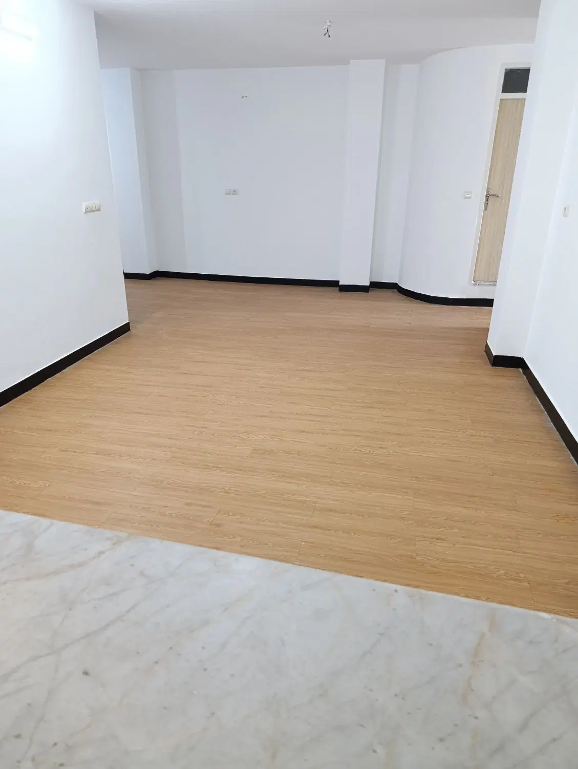 رنجی هاشمالی خوش نقشه،نقاشی شده،پارکت شده،سنددار.