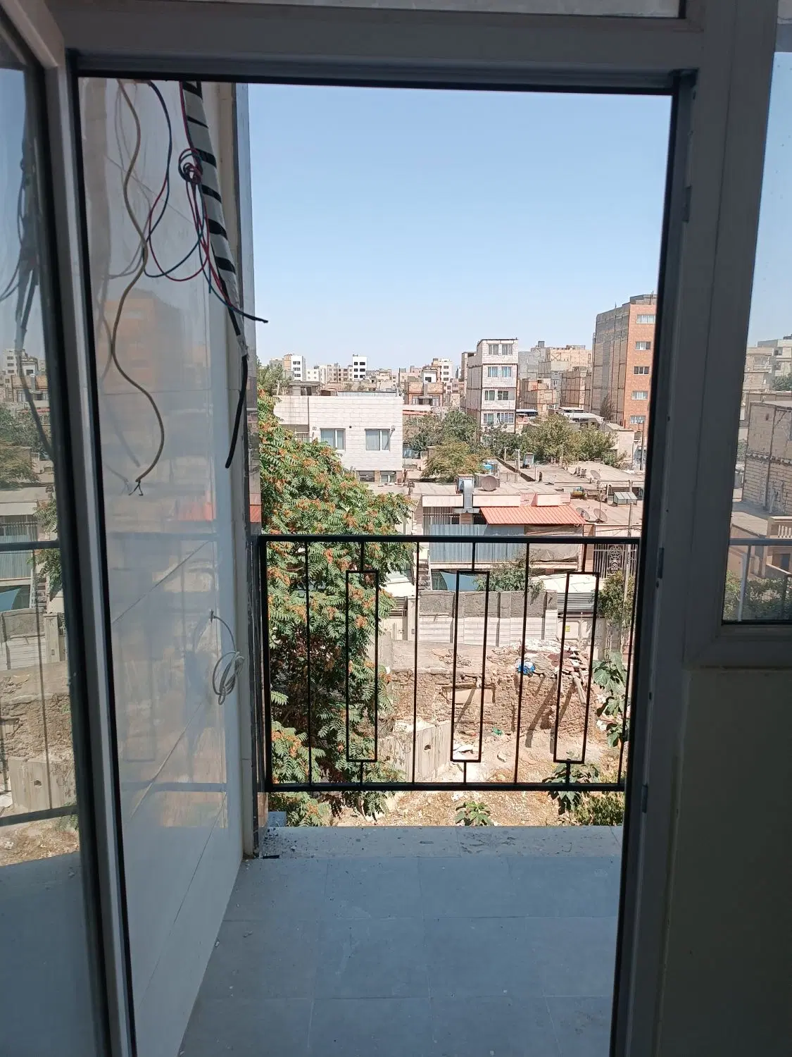 حاشیه جاده سنتو زمین