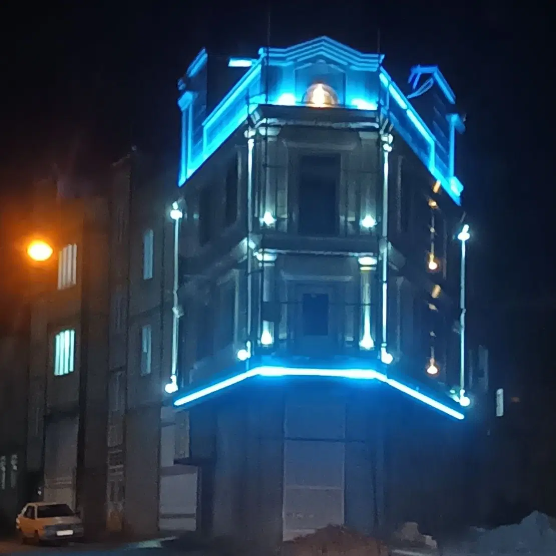 ساختمان مسکونی