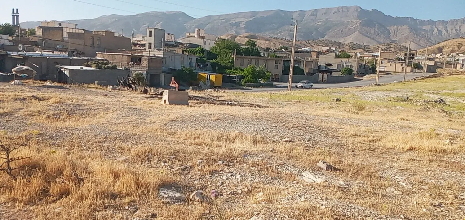 زمین مسکونی پایین تر از سالن نشاط