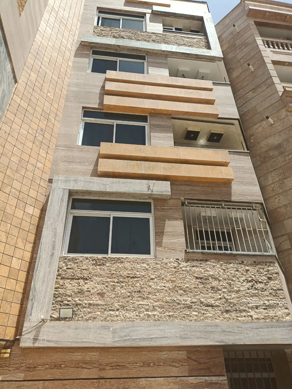 فروش آپارتمان روبه آفتاب تمام فول امکانات