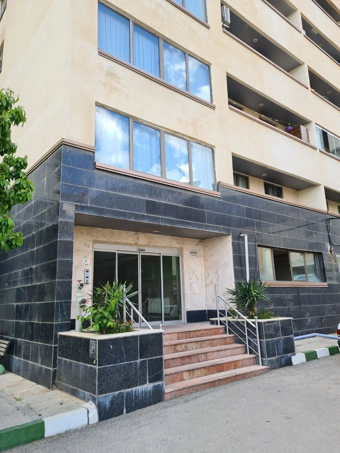 گلشهر یک گلستان یک بلوک ارغوان