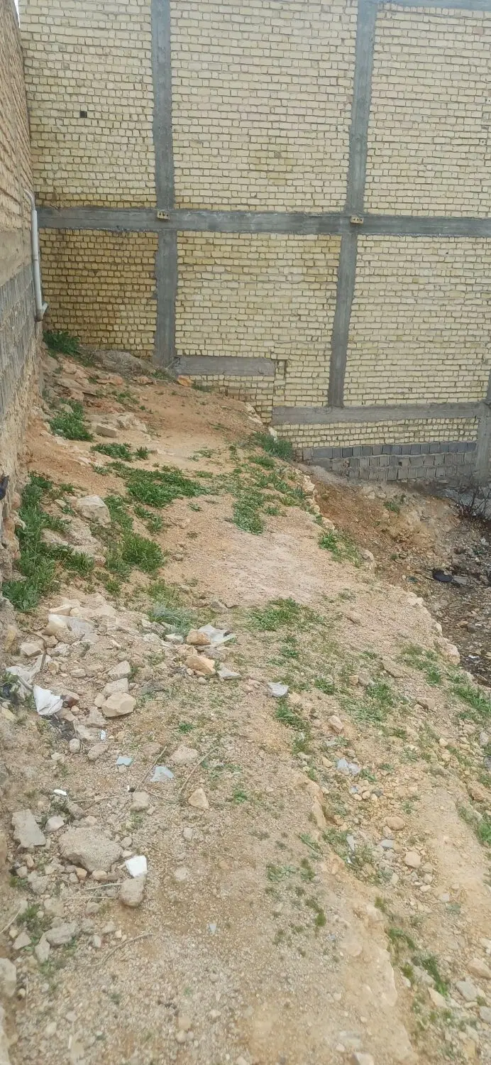 ۹۰ متر زمین