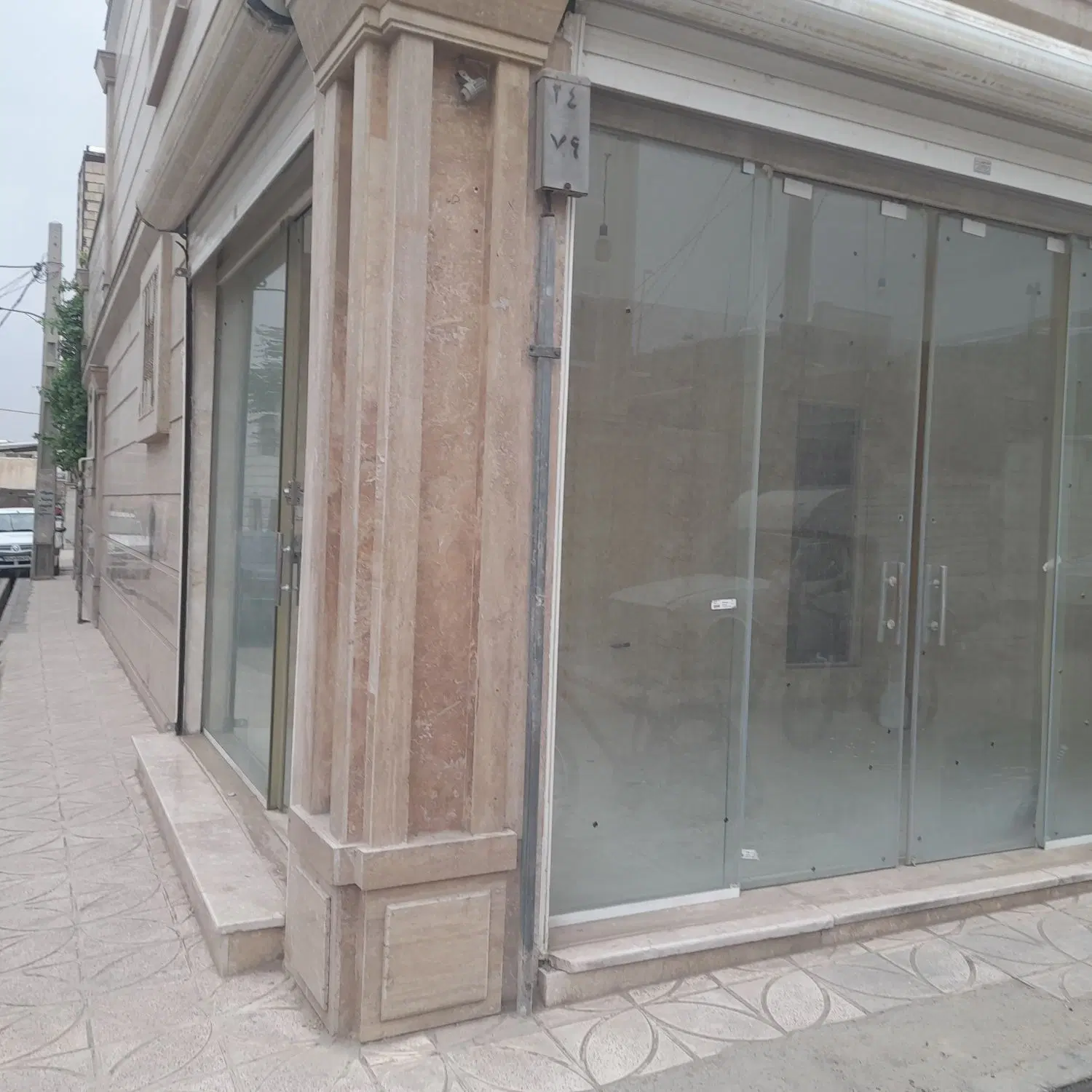 اجاره مقازه ۱۸ متری همراه سرویس