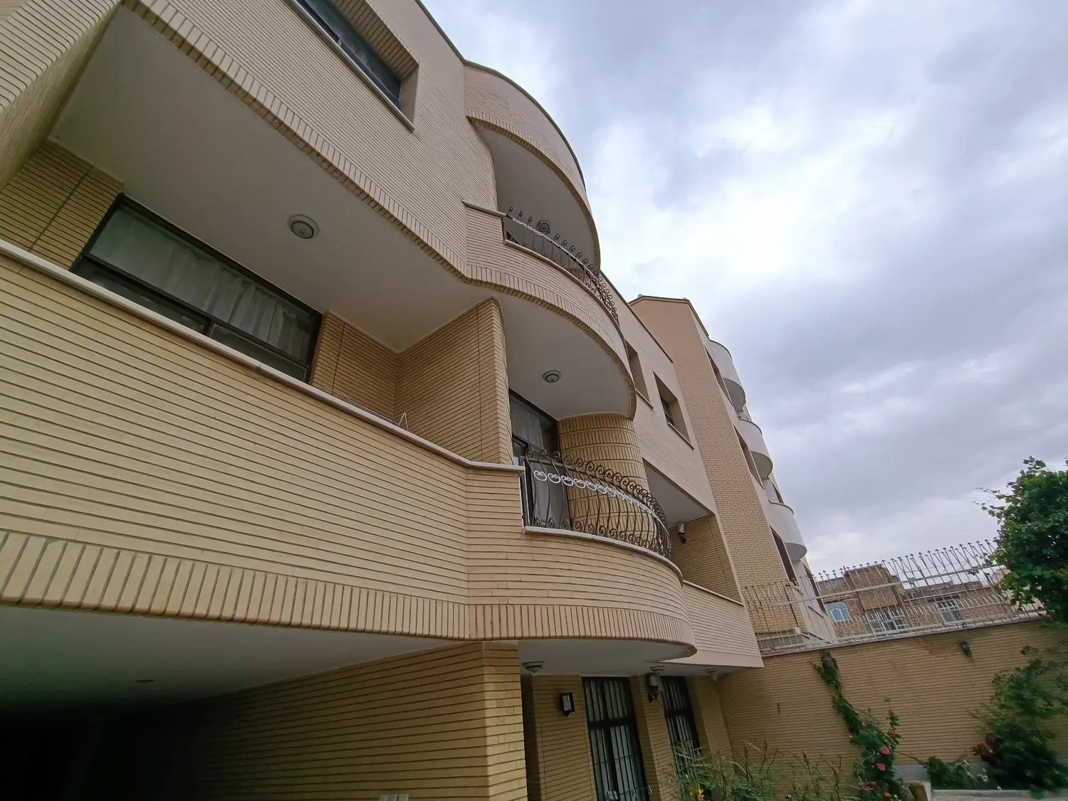 آپارتمان دو خوابه زیبا