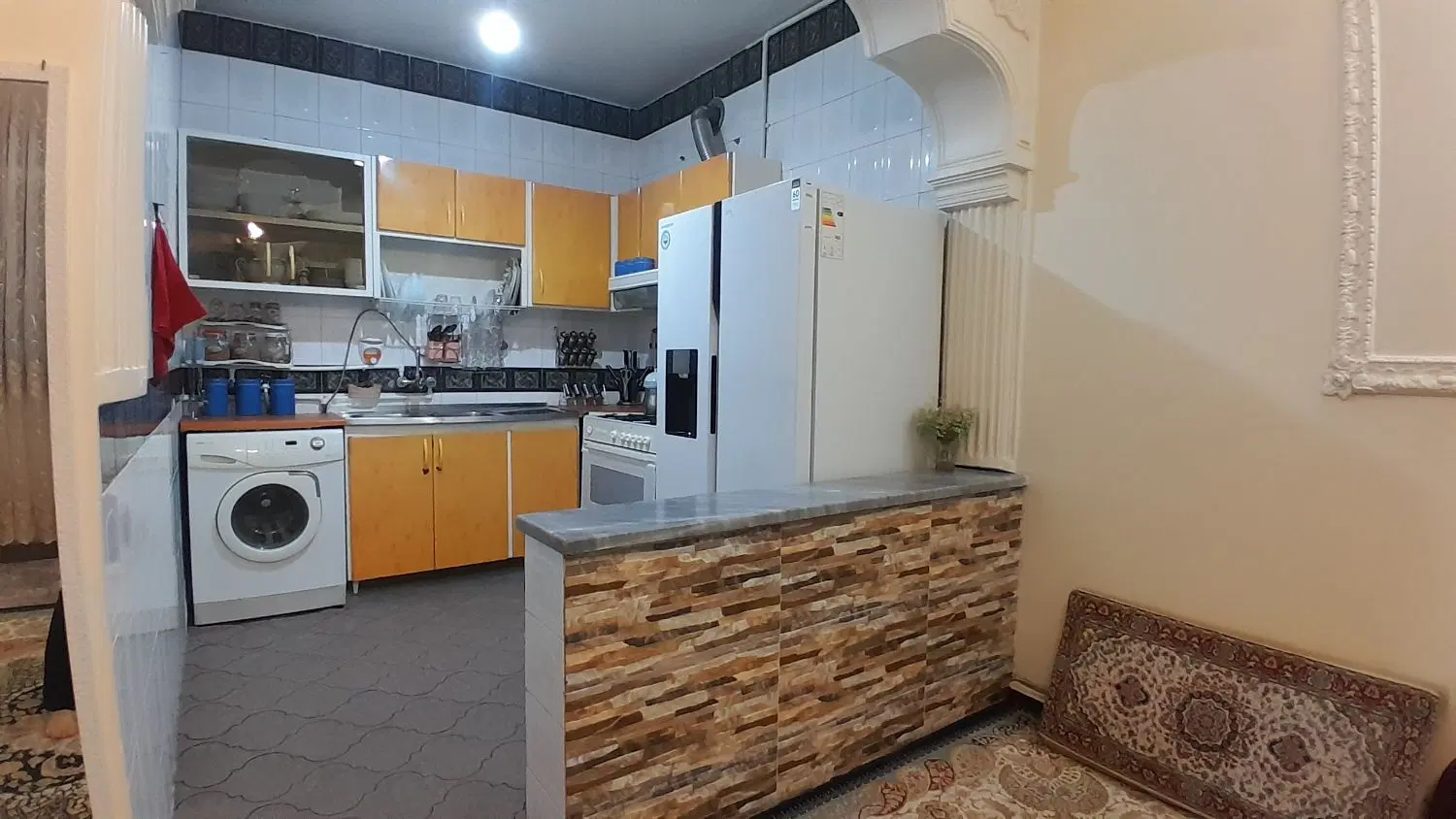 آپارتمان ۷۵ متری خیابان ۱۶ متری حافظ ۲ خوابه