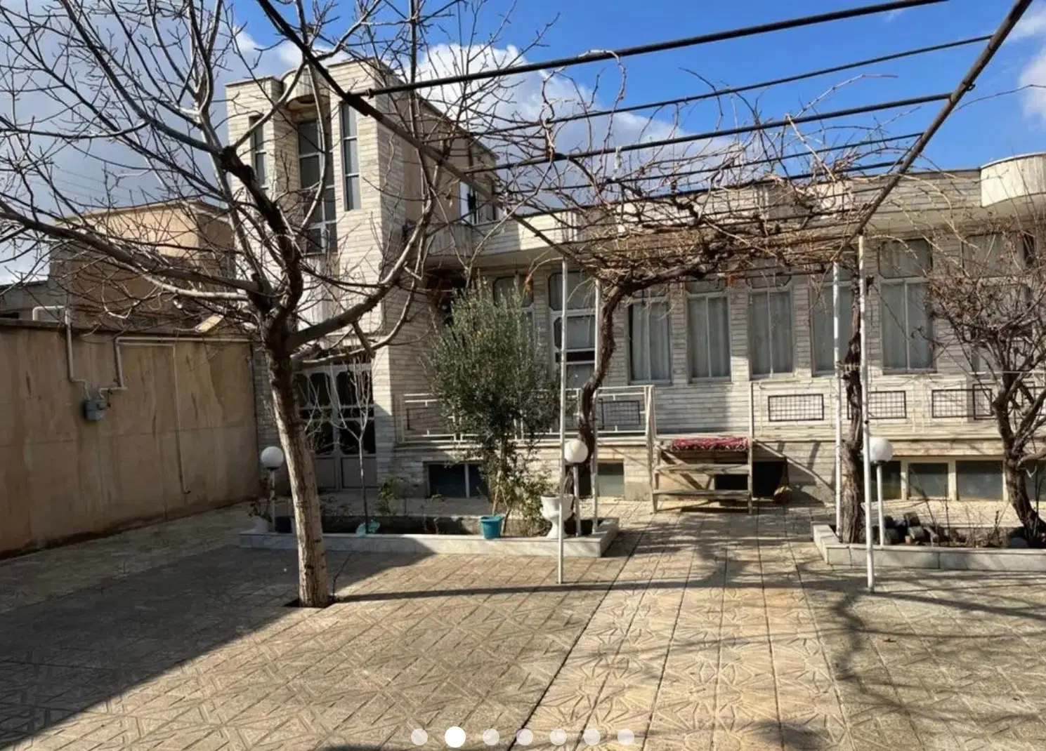 ساختمان مسکونی در ابتدای خیابان سید جمالدین
