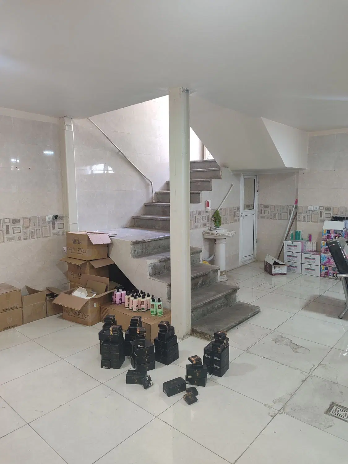 زیرزمین بهداشتی در میدان شهدای لاله