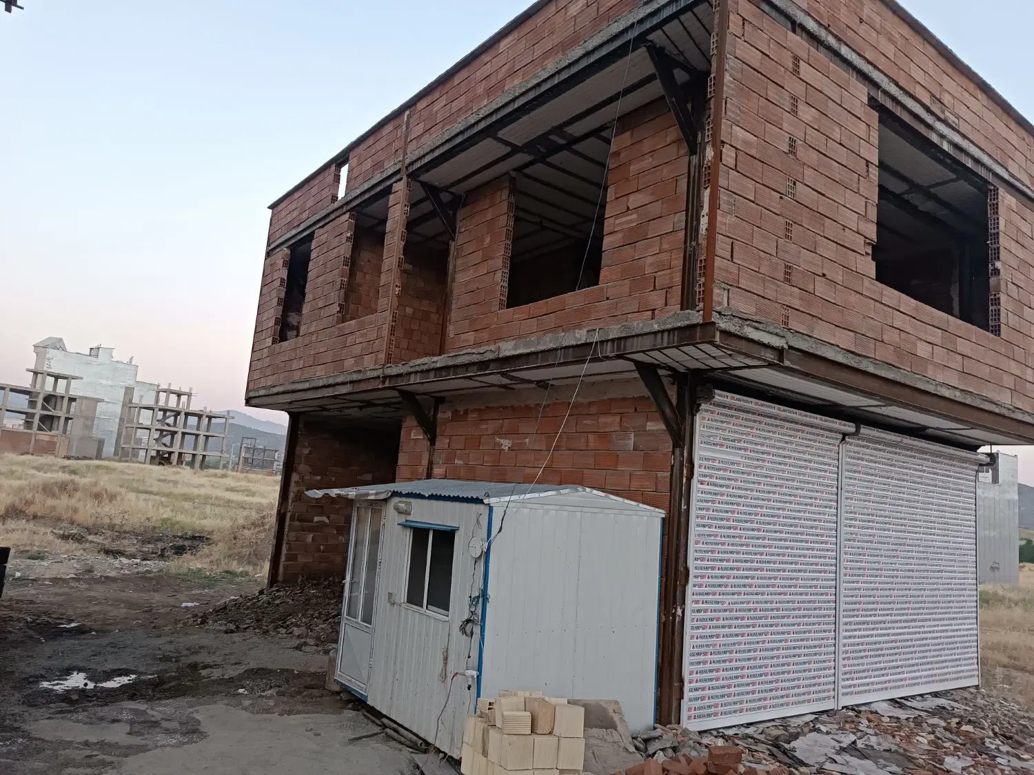 خانە سفت کاری ادامە شهرک نیروی انتظامی