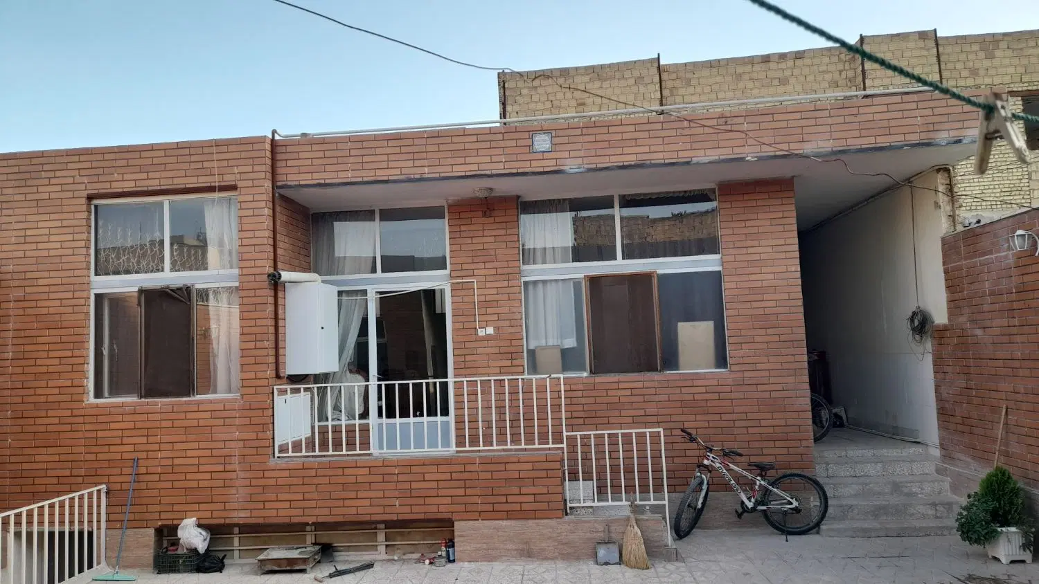 ۳۰۰مترسندششدانگ ویلایی ۱۱×۲۸متر