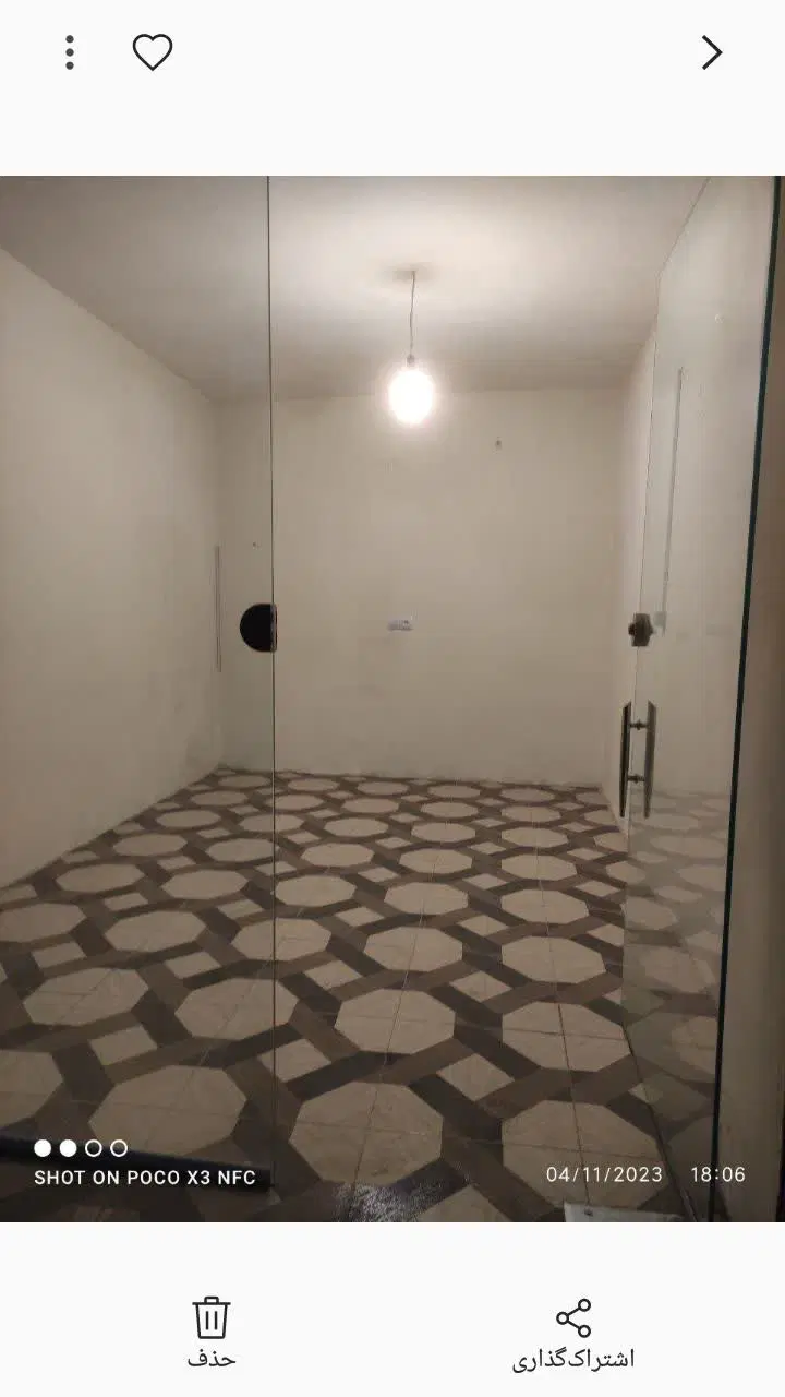 ملک به همراه مغازه