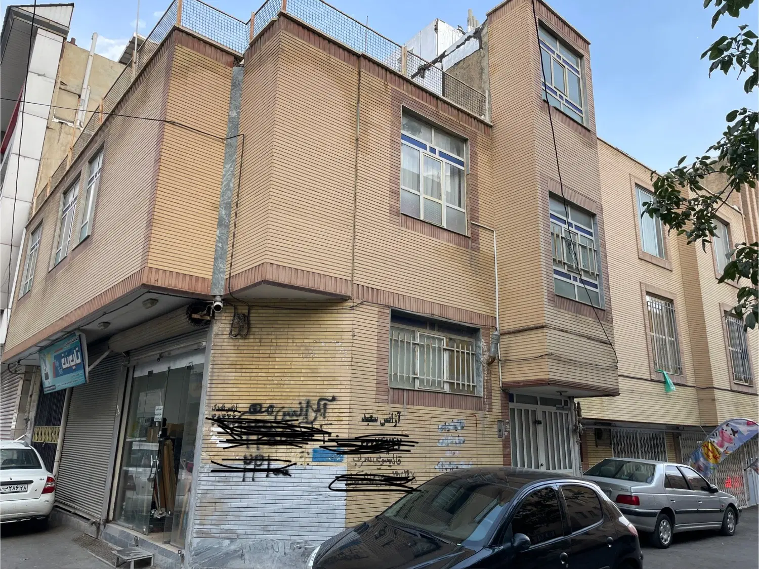 فروش ملک آزادگان یه باب آپارتمان و 3 مغازه